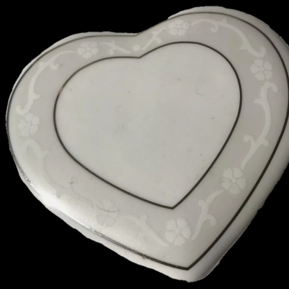 Jewelry Trinket Box by Wedgewood - Picture 4 of 4